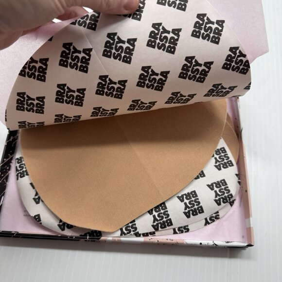 BrassyBra Adhesive Bra Lift Tape DD-DDDD Vanilla 3 Sets + Nipple Covers Waterpro - Picture 5 of 6